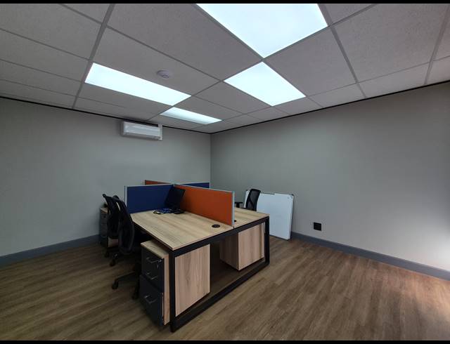 19M² OFFICE TO LET IN DUNKELD WEST